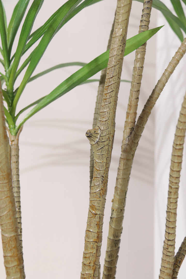 Artificial dracaena tree